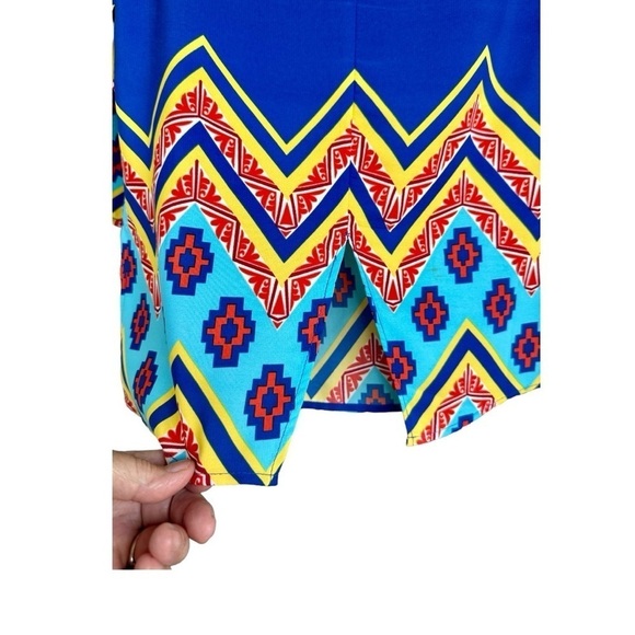 PINK OWL, NWOT,WOMENS AZTEC DESIGN TOP. 
V-NECK WITH 3/4 ROLL-UP SLEEVES.SIZE S - Picture 5 of 7